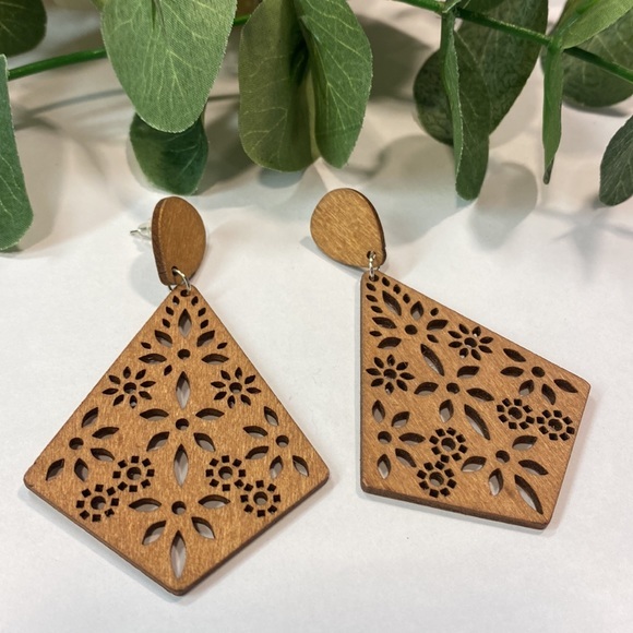 Gorgeous boho laser cut wooden earrings! - Picture 2 of 7